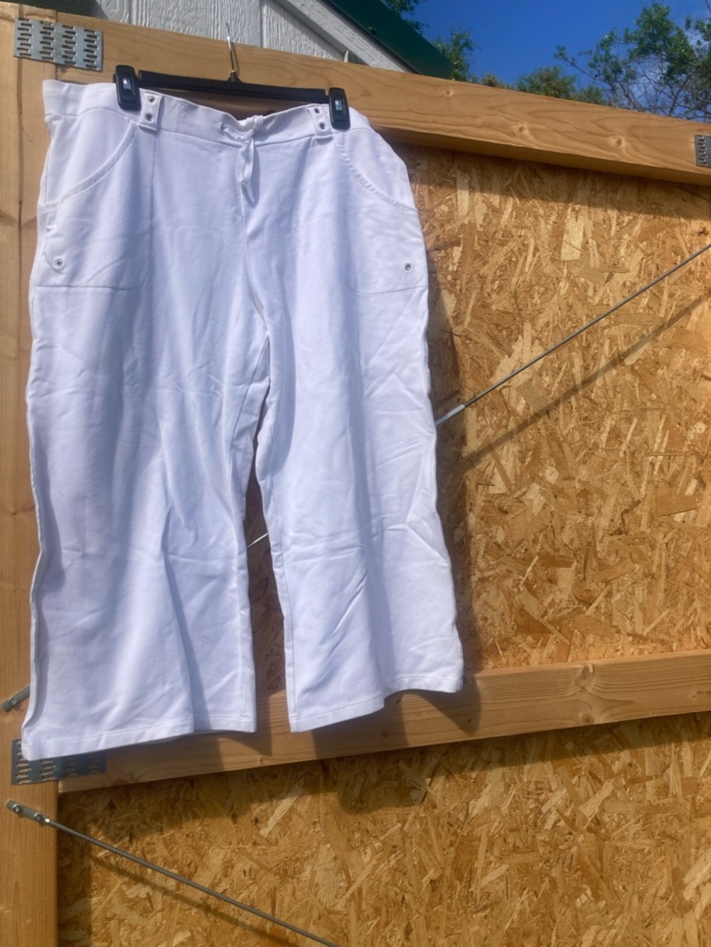 MADISON/White mid-rise cropped pants